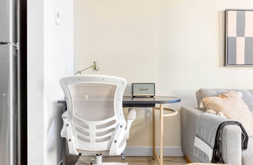 The Loop Apartment | Elegant Loop 1BR w/Lounge, Gym & Roof Deck, steps to L, by Blueground