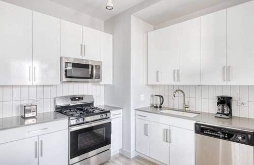 The Loop Apartment | Elegant Loop 1BR w/Lounge, Gym & Roof Deck, steps to L, by Blueground