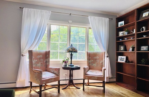 Oak Park House | Elegantly decorated spacious 4 bedroom, 5 bathroom home in historic Oak Park