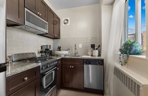 Radnor - Fort Myer Heights Apartment | Elevated Minimalist Escape, Free Parking & Metro