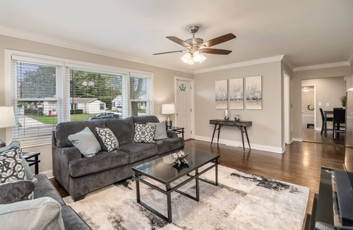 Elgin House | Elgin Rental- Jay Stn