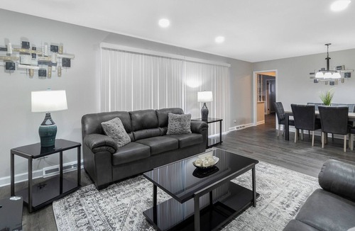 Elk Grove Village House | Elk Grove Village Rental