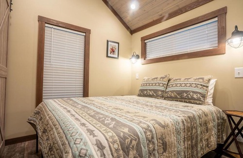 Bryson City Villa | Elk River Tiny Luxury Living with River Views