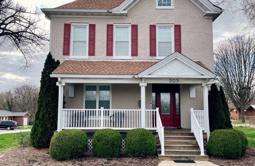 Alton House | Elm Street Escape- Easy Access to Alton & STL