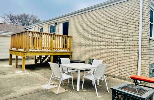 Elmhurst House | "Elmhurst Oasis: Extended O'Hare Stay"