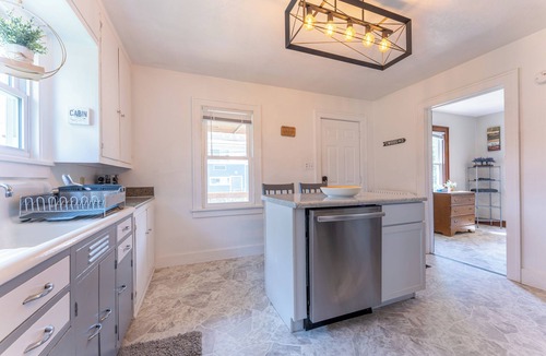Ely House | Ely Group Retreat 5 bedrooms, 3 Bath, Huge Lawn