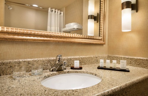Peoria Hotel | Embassy Suites by Hilton E Peoria Riverfront Conf Center
