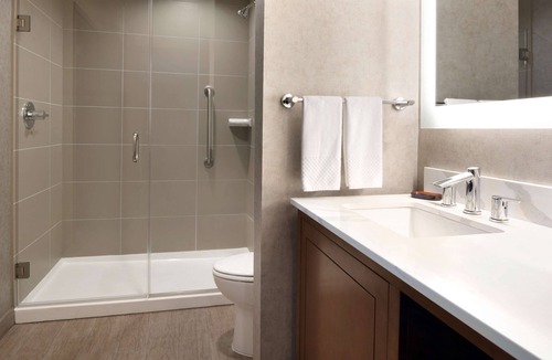 Naperville Hotel | Embassy Suites by Hilton Chicago Naperville
