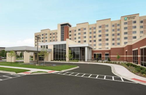 Naperville Hotel | Embassy Suites by Hilton Chicago Naperville