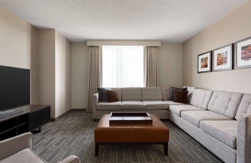 Lombard Hotel | Embassy Suites by Hilton Chicago Lombard Oak Brook