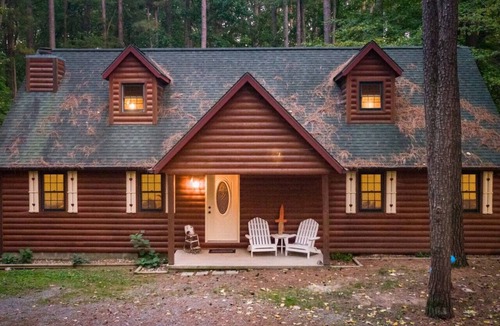 Carterville Cabin | Embers of Cambria - NEW Hot Tub! National parks and Wine Trails - SLEEPS 8