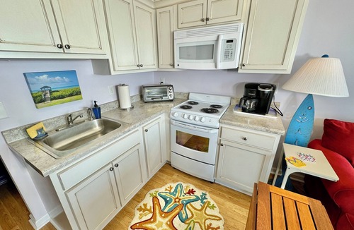 Atlantic Beach Apartment | Enchanting studio with Ocean View, AC, WiFi, pool, mere steps to the sand