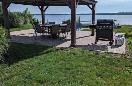 Spring Grove Cabin | Enjoy a Lakefront Getaway @ The Lake-Heim by Chain-O-Lakes