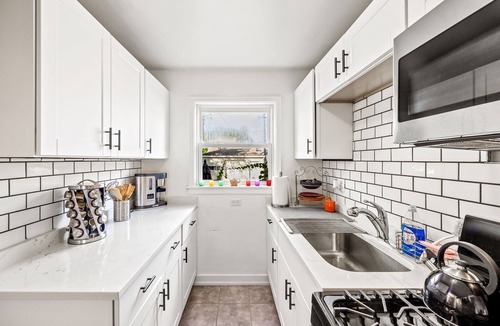 Belmont Cragin House | Enjoy Chicago/suburbs 2BR townhouse fully equipped