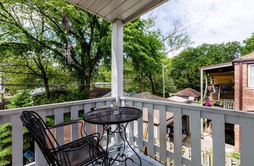 Evanston Apartment | Enjoy Evanston! Slow Down After a Busy Day Sight Seeing - Walking Distance from Public Transportation apts