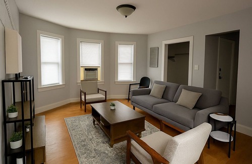 West Ridge Apartment | Enjoyable apartment with AC in vibrant Chicago