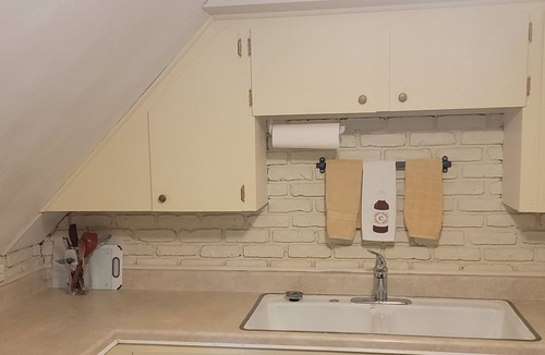 Fall River Apartment | Enjoyable Sunny 2-bedroom apartment with WiFi in Fall River Historical District