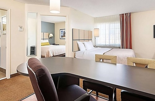 Warrenville Hotel | Ensuring a Very Comfortable & Memorable Stay! Minutes From Cosley Zoo