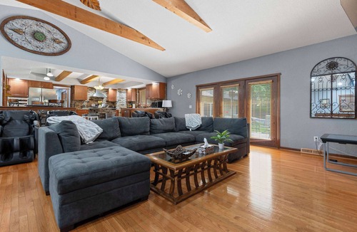 Rockford House | Entertainment Oasis Indoor Pool Spa Arcade Theatre