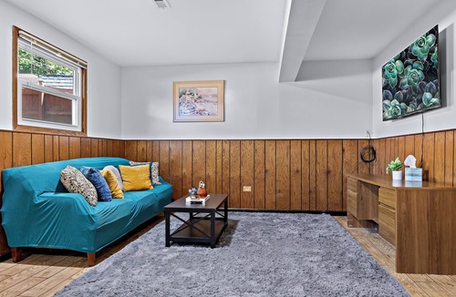 Elgin Apartment | Entire 1 bed 1 bath apt /Nurses/Contractors/Laundry/FREE Wifi/Parking