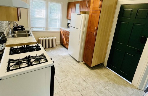Waukegan House | Entire 3 Bedroom Cozy Unit