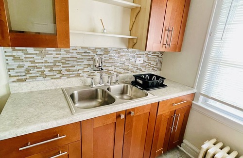Waukegan House | Entire 3 Bedroom Cozy Unit