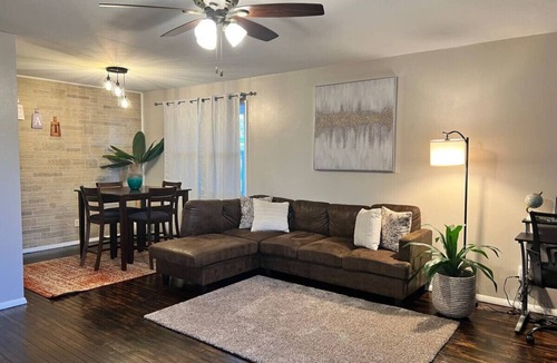 Orange Prairie House | Entire 3 Bedroom Home, Quiet & Safe Neighborhood