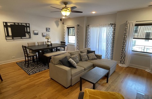 Wicker Park Apartment | Entire Condo and Parking at the heart of Wicker Park