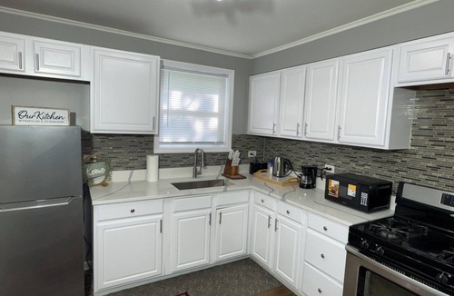 Park Forest House | Entire Cozy Home + Free Wifi + Free Parking/Central location nearby freeway