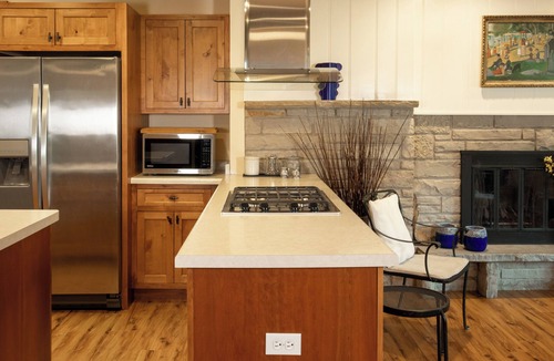 Wheaton House | Entire Home 1Br 1.5 Bath, King Bed, Walk-in Shower – Near Downtown Wheaton