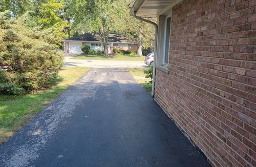 Northbrook House | Entire home, close to highway, serene neighborhood