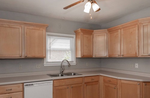 Moline House | Entire house to yourself, laundry, fenced yard, and 2 car garage!