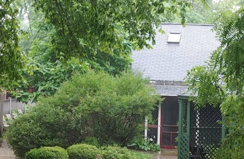 Utica Bed & Breakfast | entire landers house, 4 bed,3.5 bath, sleep 8, no pet