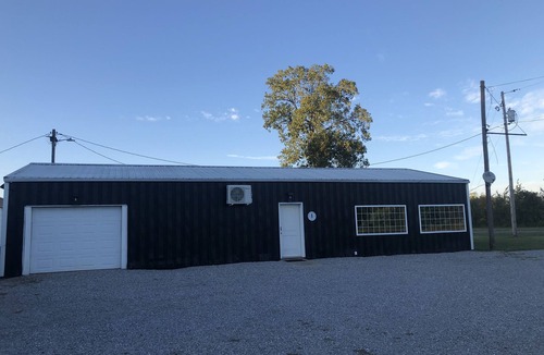 Ina Apartment | Evergreen Lodge newly remodeled studio apartment located close to Rend Lake