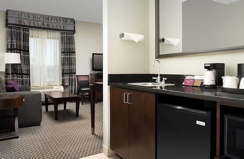Athens Hotel | Everything You Need For The Perfect Vacation! 3 Relaxing Units, Indoor Pool!
