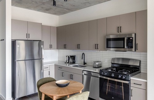 Killgubbin Apartment | Exceptional River North 1BR w/Pool, nr Riverwalk & L, by Blueground