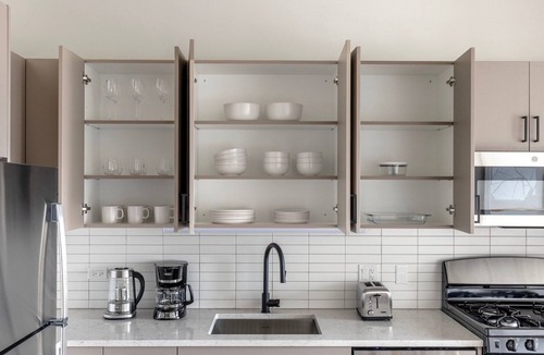 Killgubbin Apartment | Exceptional River North 1BR w/Pool, nr Riverwalk & L, by Blueground