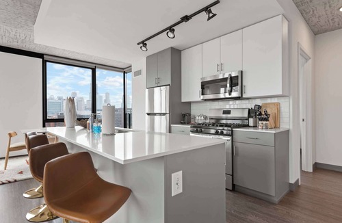 West Loop Apartment | Exclusive Group Getaway in Vibrant West Loop