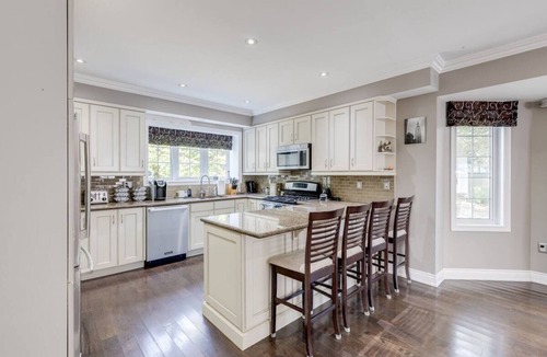 Scarborough House | Executive home, spacious, 4 bedrm, parking, 30 min to downtown, backyard, pets