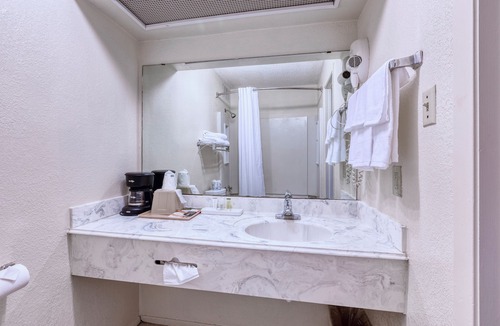 Marshall Hotel | Executive Inn & Suites