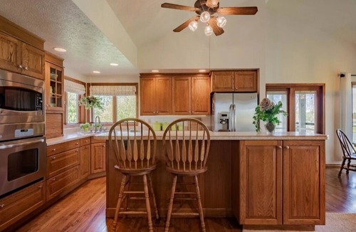 Graymont House | Executive Level HomenEl Paso Golf CoursenClose to the Twin Cities