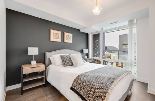 Wellington Place Apartment | Executive Monthly 2BR/2Bath Luxury Condo - Downtown Toronto