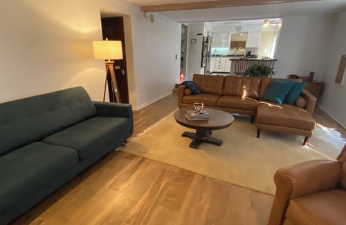 Naperville House | Executive Residence Corporate Corridor minutes from Naperville downtown