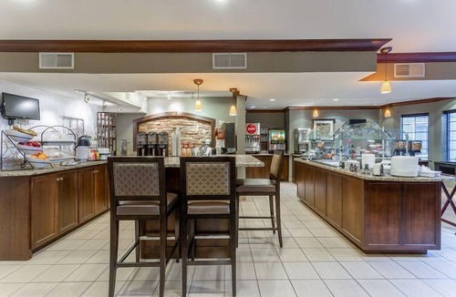 Davenport Apartment | Executive Studio | Free Breakfast, Free Wi-Fi, Indoor Pool