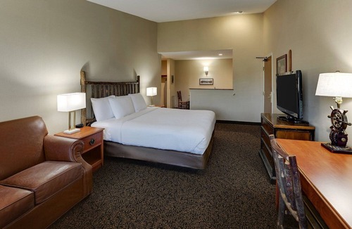 Peoria Hotel | Expanded King in Stoney Creek Peoria! Living Room with Sofa Sleeper