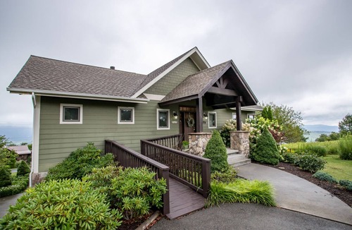 Blowing Rock Cabin | Expansive Cottage Atop Appalachian Ski Mountain