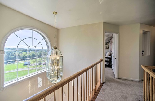 East Greenbush Cottage | Expansive Upstate Home w/Home Theater!