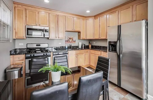 Wicker Park Apartment | Experience Chicago in one of it's hottest neighborhoods!