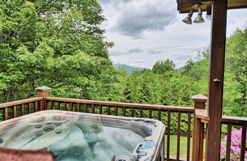 Buck Mountain Cabin | Experience comfort in this cozy 2-bedroom cabin with Hot Tub