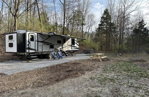 Carterville RV Rental | Experience Glamping in style. private Hot tub spa! Private lake -Pet Friendly